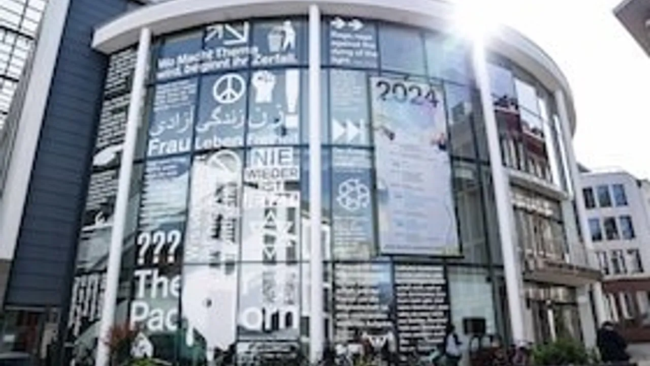 Volkstheater– Der rechte Angriff auf die Kunstfreiheit