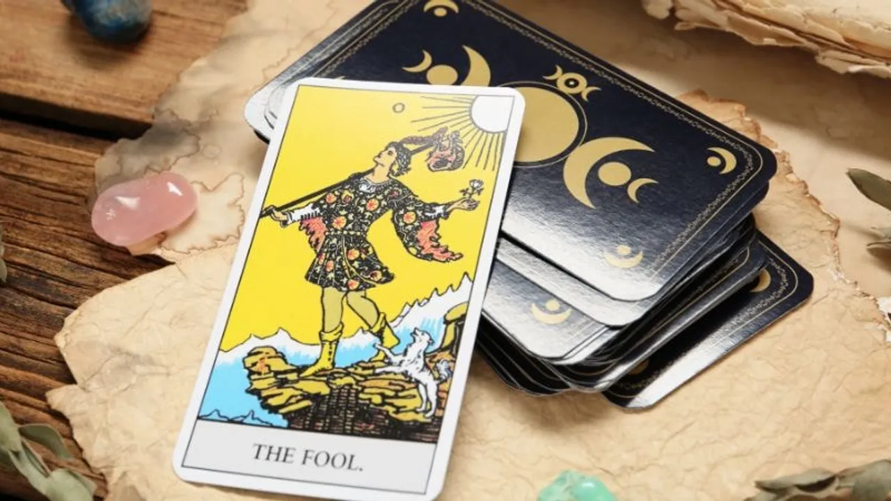 Tarot in light and shadow