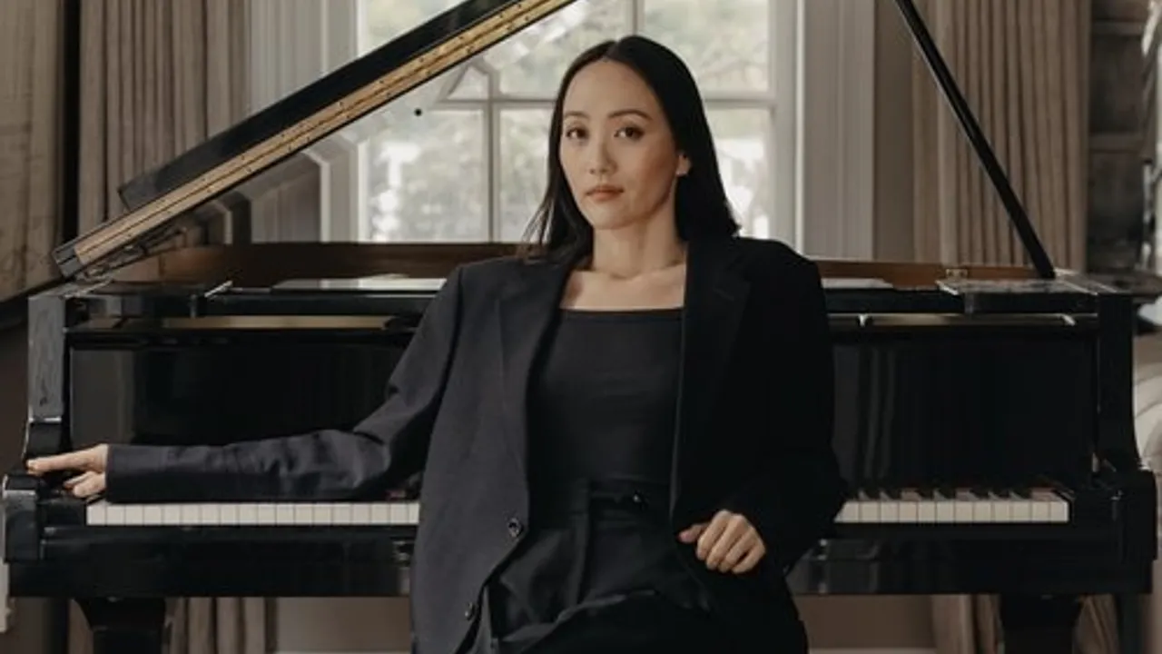 Somi Kim – Sundays At Four