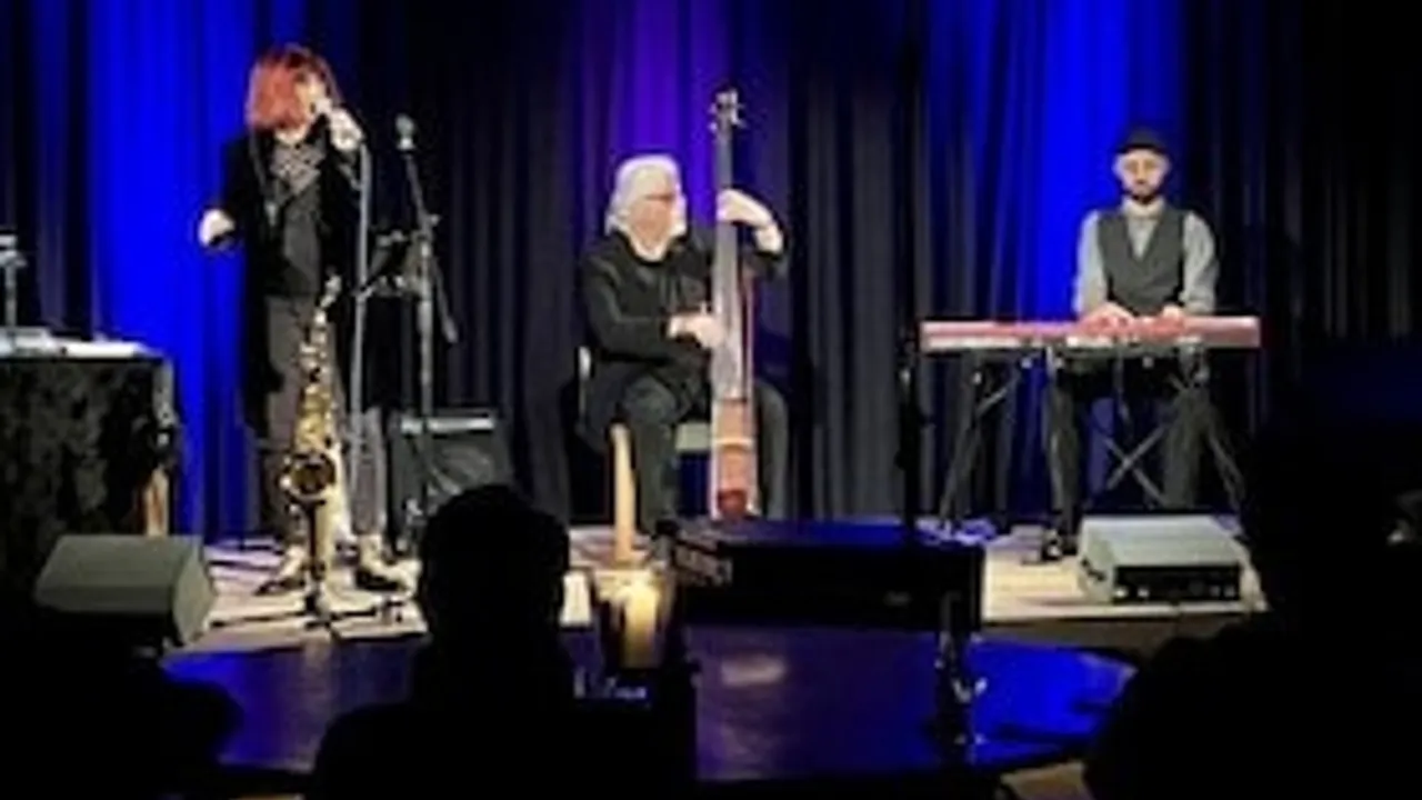 Blue Terrace BLUESFRAUEN