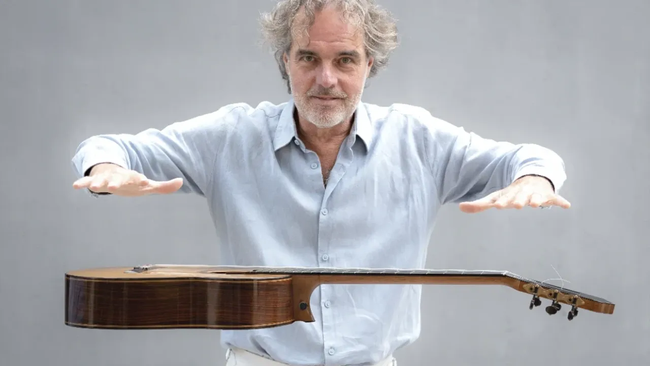 Falk Zenker: Magische Klangreisen Gitarre & Live Looping
