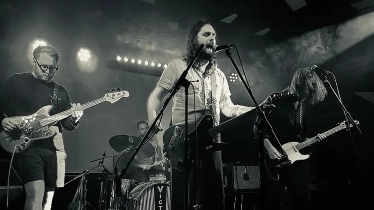 FUZZY HEART / CLAW THE THIN ICE