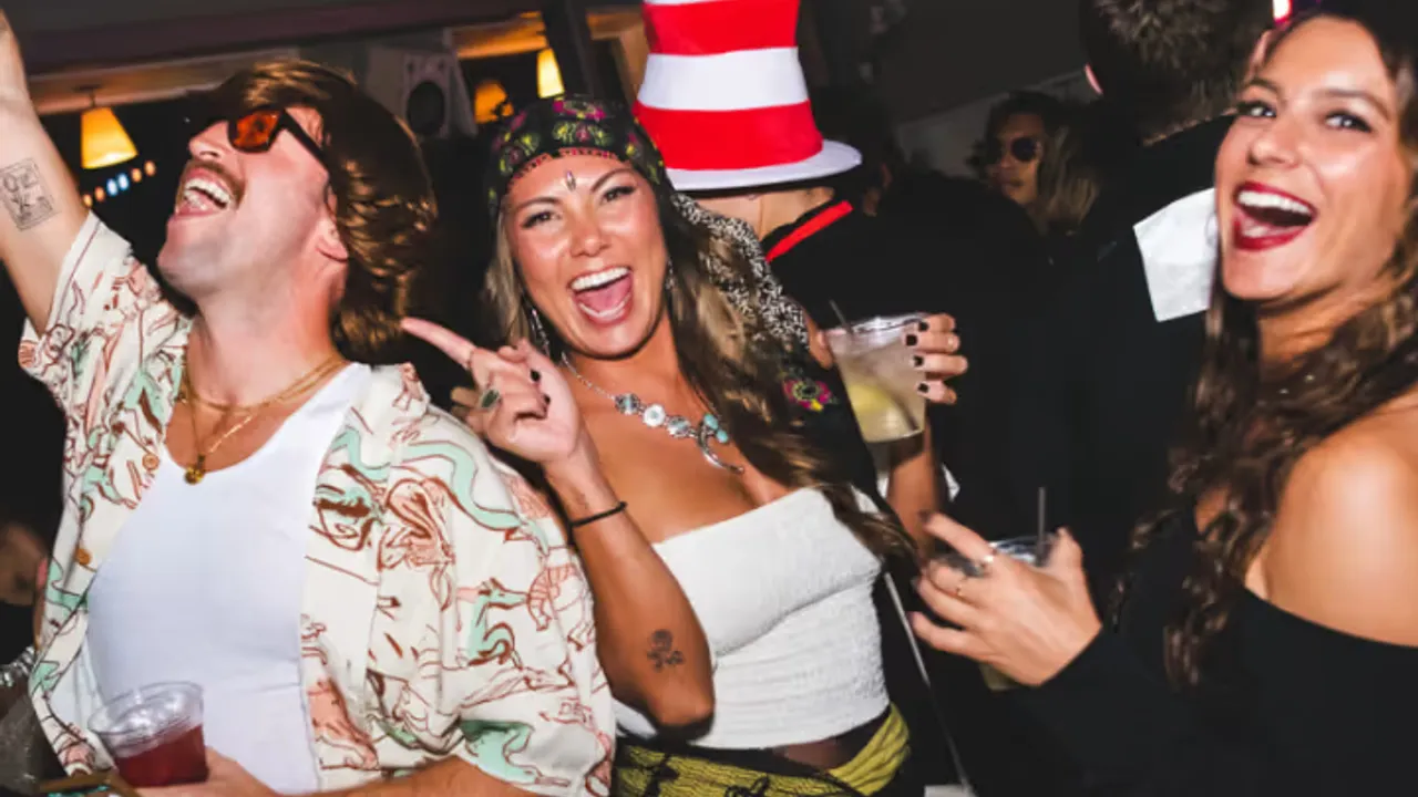 Trick or Drink Chicago Halloween Bar Crawl (3 Days)