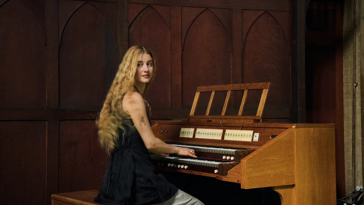 Eliza Oakes at The Old Church, Stoke Newington