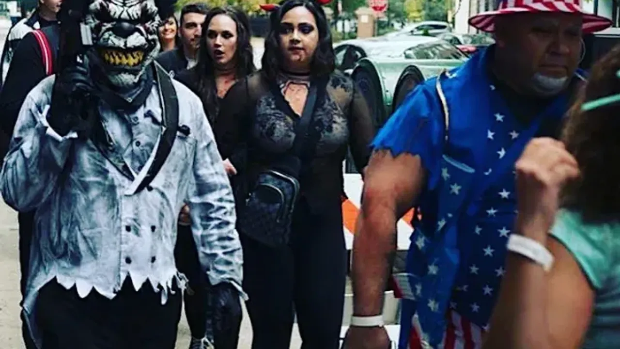 The Boos & Booze Chicago Friday Halloween Bar Crawl | River North & West Loop