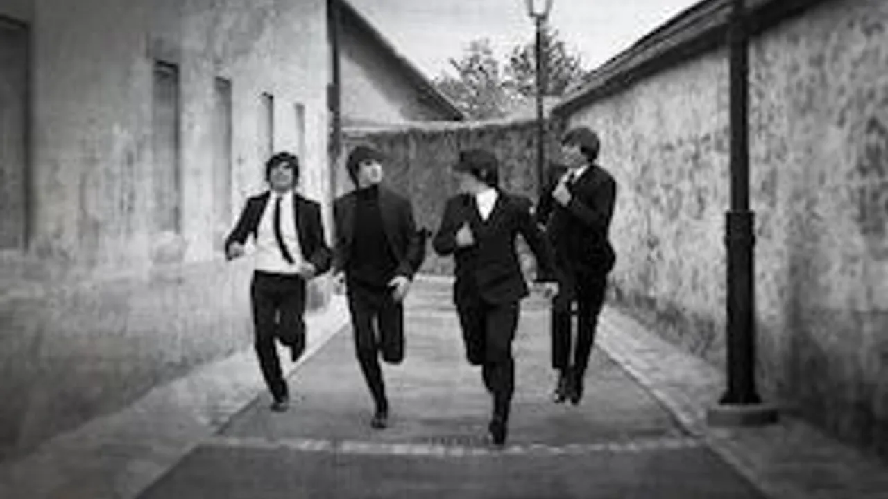 A Beatles Tribute - HELP!