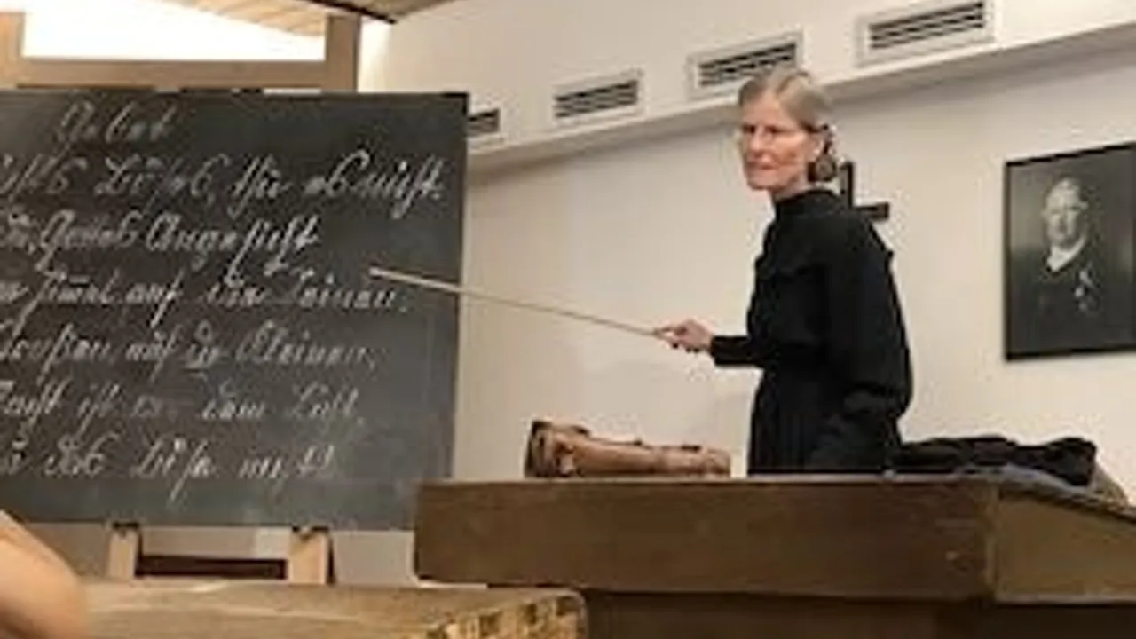 Kostümführung: Fräulein Elise – Lehrerin in der Dorfschule um 1850