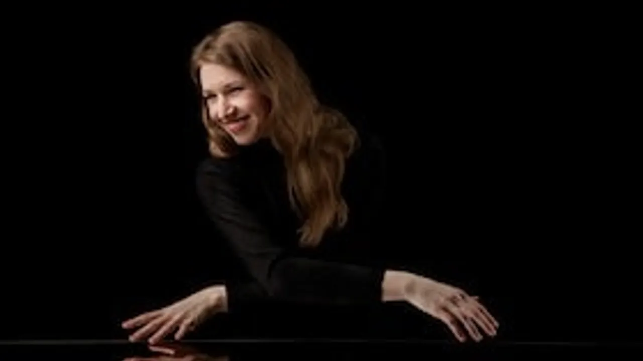 Katharina Hack begeistert mit "Keep your fingers crossed" - Piano Crossover