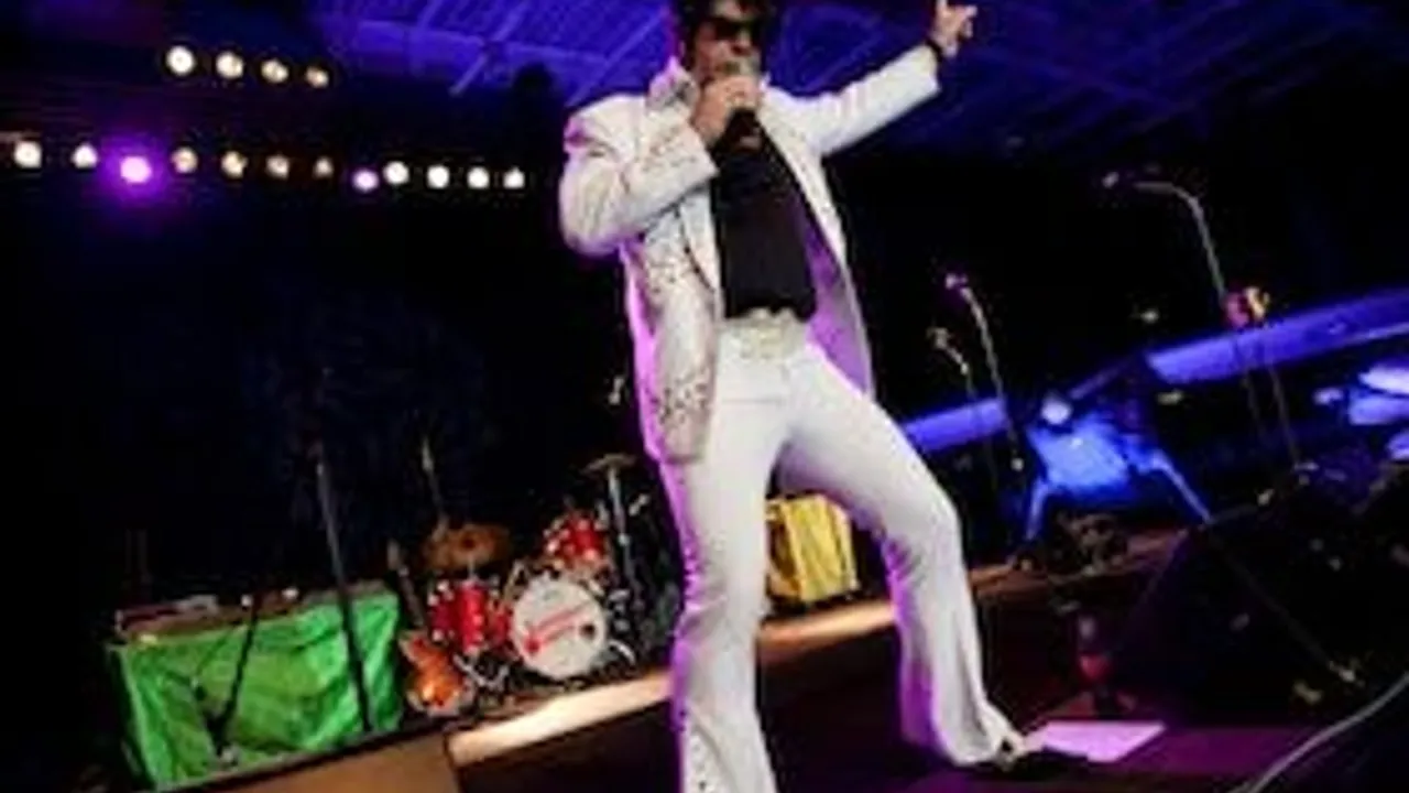 Elvis "Las Vegas" trifft Bluesbrother "Elwood!-Show