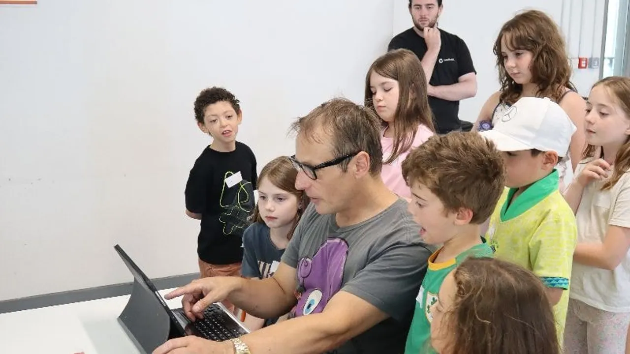 CLAYMATION WORKSHOP (AGES: 7-12)