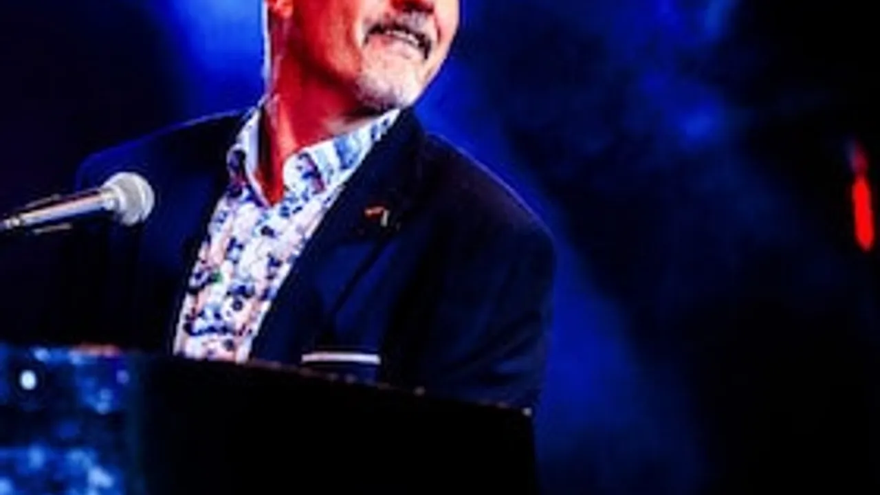 The Billy Joel Experience - Alexander Broussard und Band