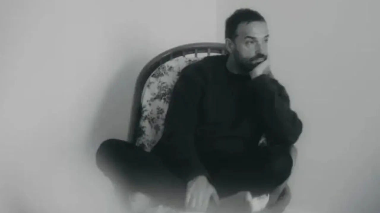 Iker Lauroba: "Bosgarren solairutik"