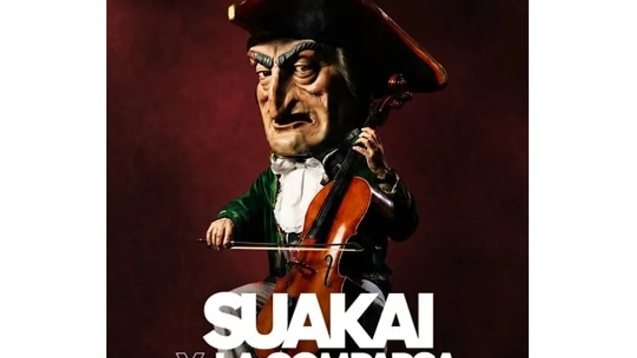 Suakai y la Comparsa de Gigantes y Cabezudos de Pamplona