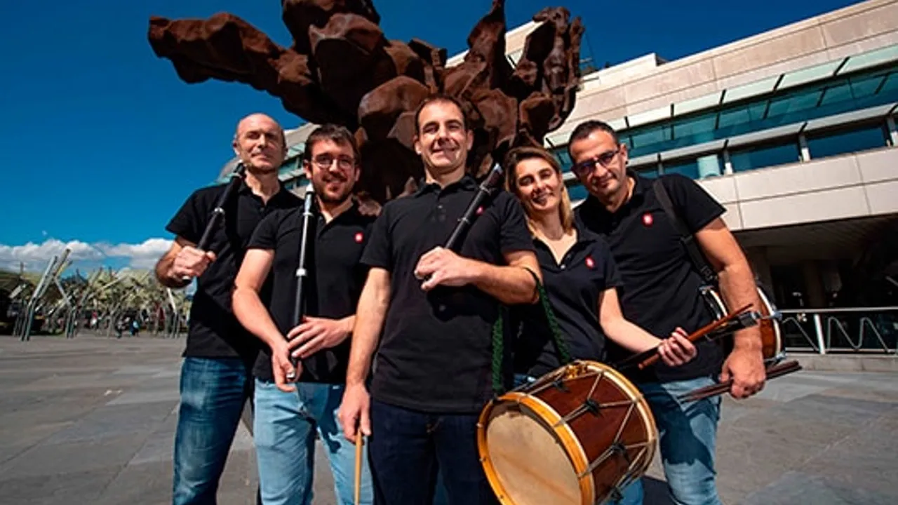 Banda Municipal de Txistularis de Bilbao: "UHARTEAKA"