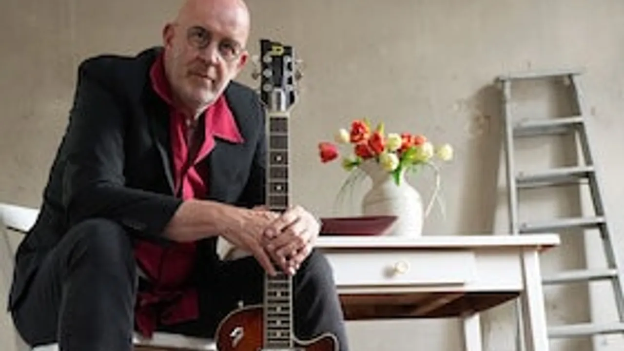 JULIAN DAWSON - Singer/Songwriter
