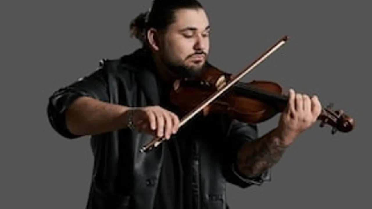 NOAH LEONNE - Symphonic Rock