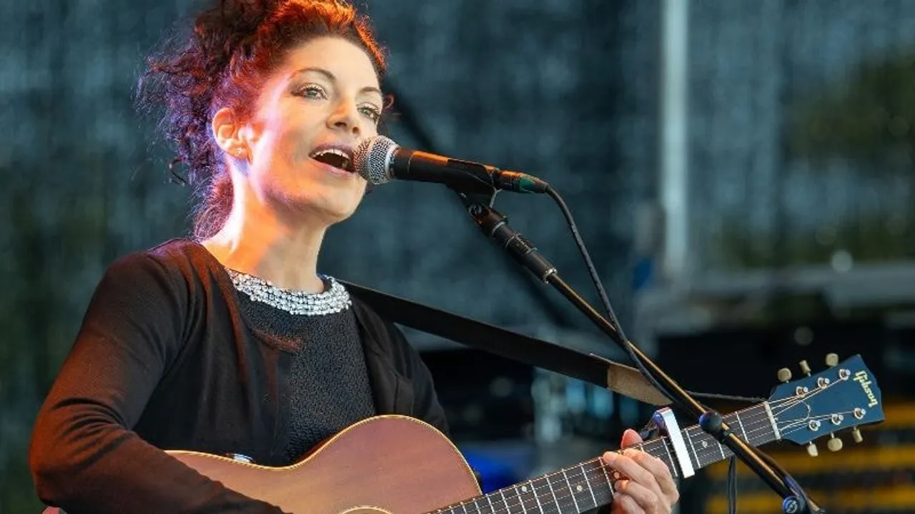Edwina Hayes
