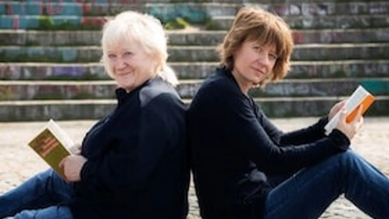 Carmen-Maja & Jennipher Antoni - Präsentieren "Verjüngende Alltagsgeschichten..."