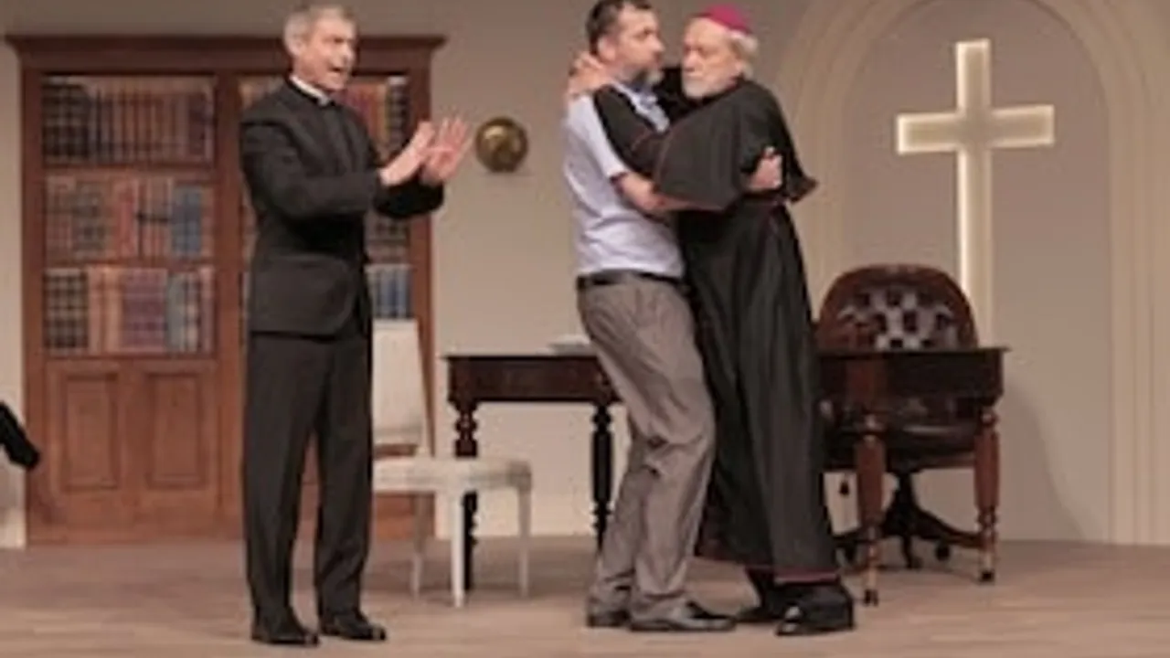 Kardinalfehler - Kirchenkomödie in zwei Akten von Alistair Beaton und Dietmar Jabcobs
