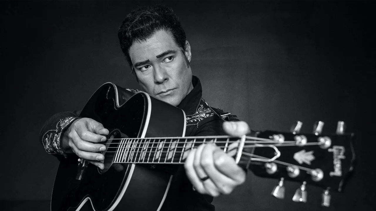 Ultimate Johnny Cash - Walkin' The Line