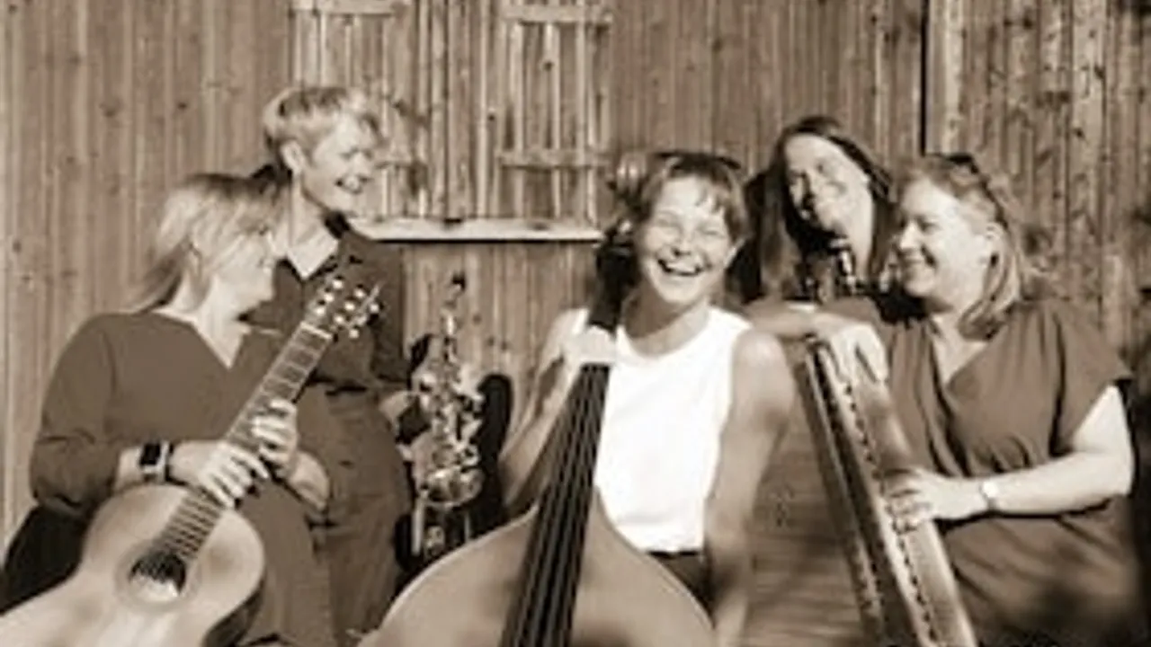 Scharadwanzen "Spuren von Volksmusik nicht ausgeschlossen!" Saxophon, Klarinette, Hackbrett, Gitarre, Kontrabass