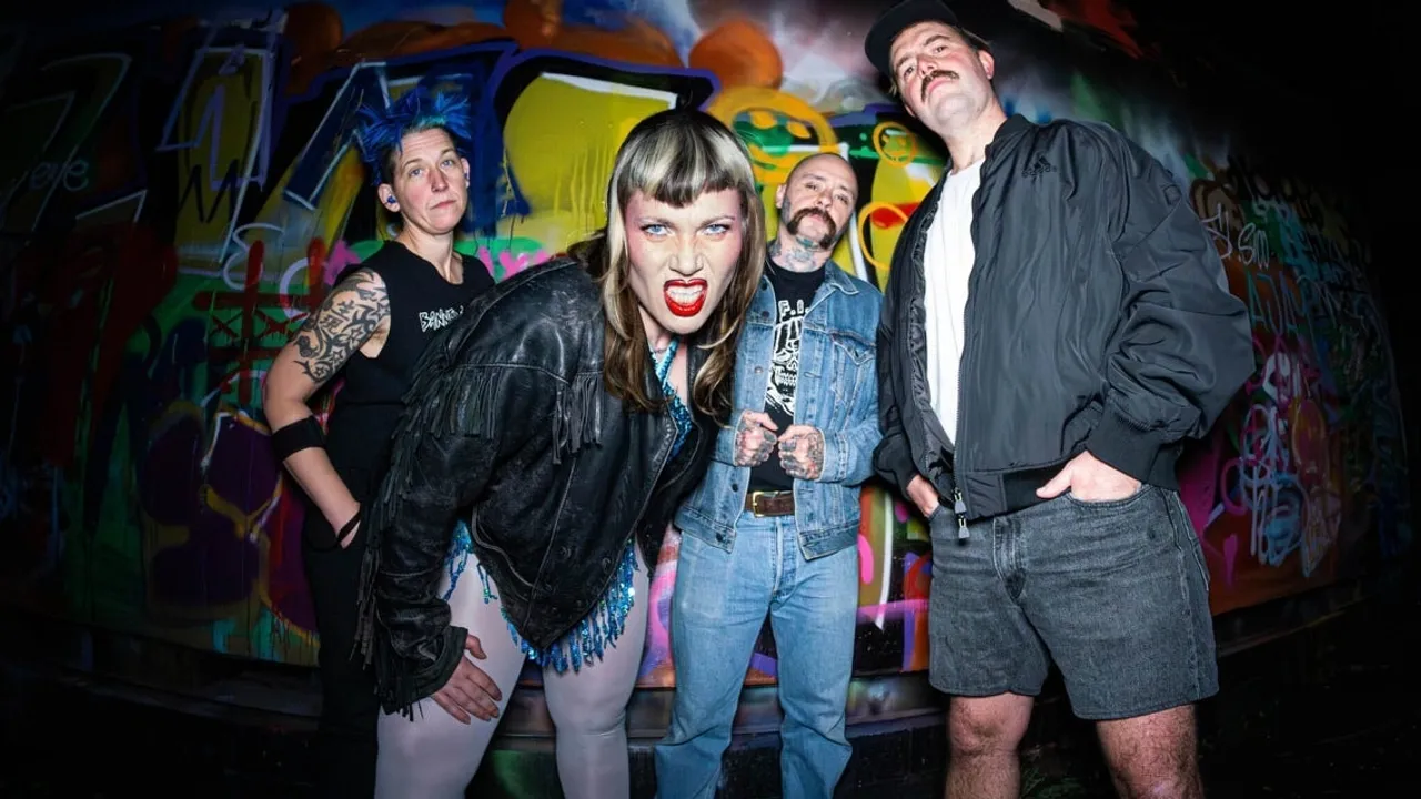 SPLIT DOGS: NICE N' ROUGH TOUR