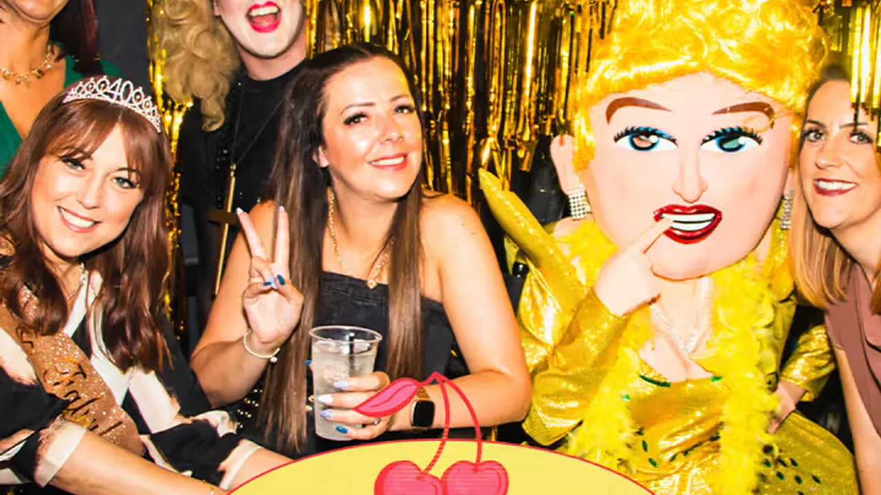 COCKTAILS with DRAG QUEENS