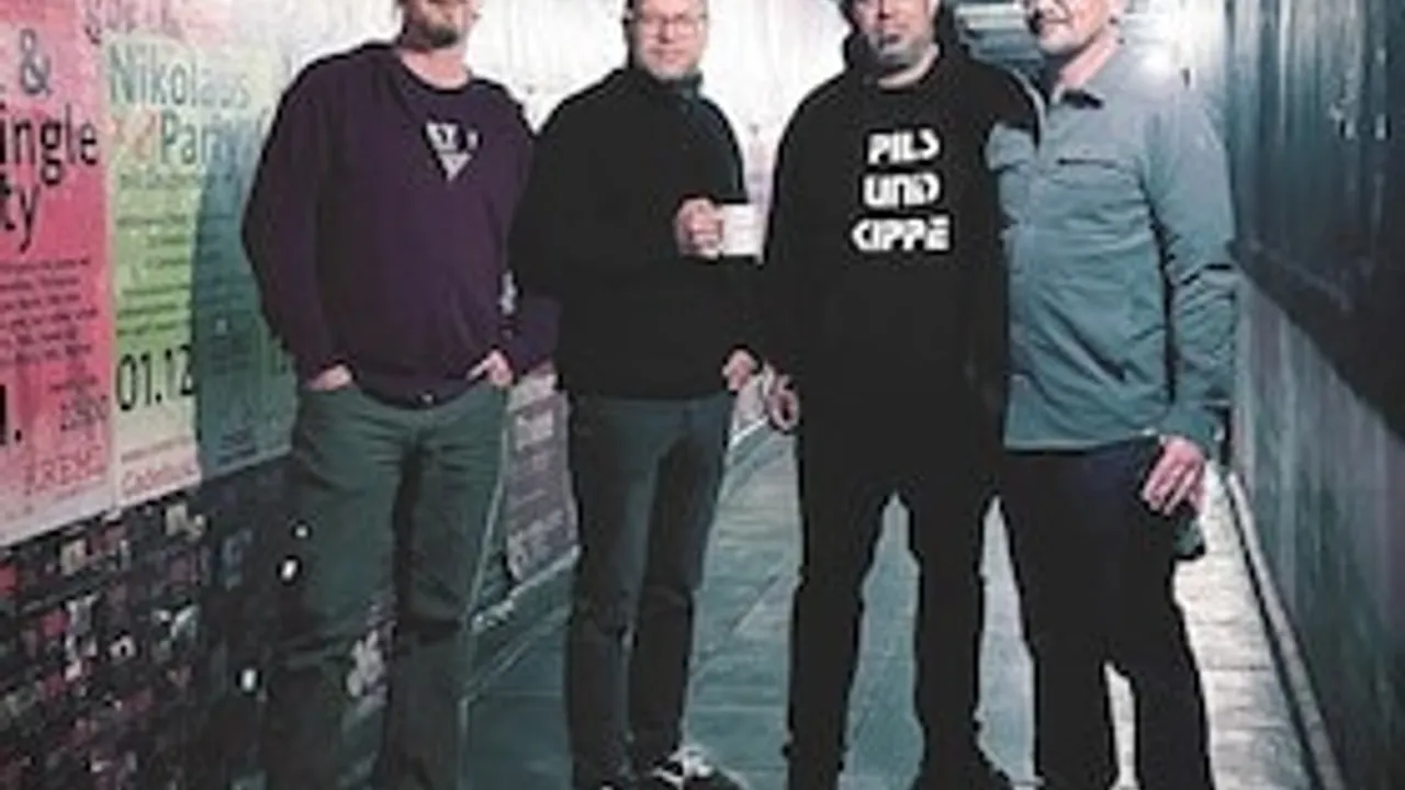 Pils & Kippe trifft 4 Zimmer Küche Bad - der unplugged Singer-Songwriter Rock-Pop-Punk Abend