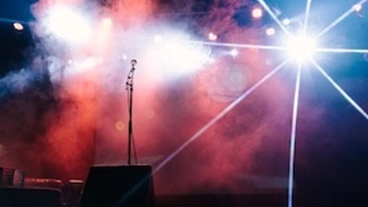 Best of Poetry Slam - Moderner Dichterwettstreit mit fünf Top-Poeten