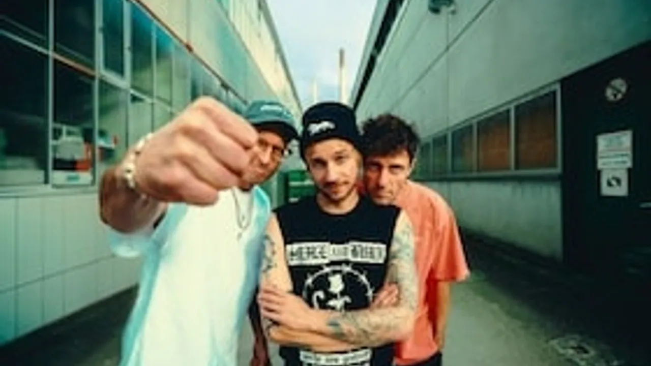 ITCHY - EXTRATOURS LIVE ENTERTAINMENT präsentiert: