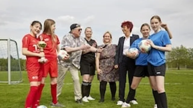 De Steenbeeker - Football, Frünn un Deerns