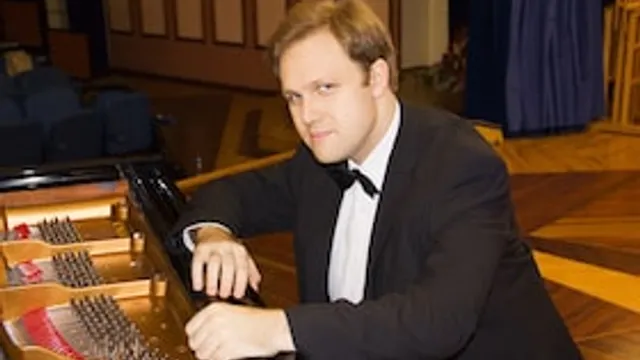 Alexey Chernov interpretiert "Tanz der Ritter" aus Romeo und Julia - von Pariser Eleganz zu musikalischen Bildern