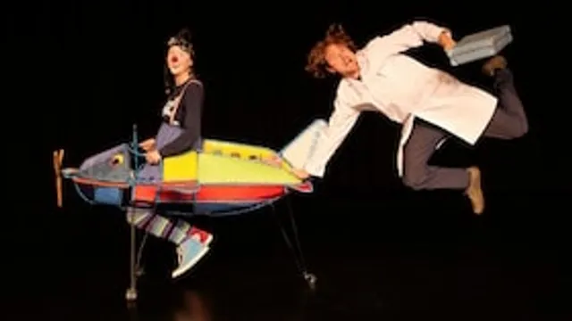 Glucks, die Überfliegerin (ab 4) - Clowness Theater