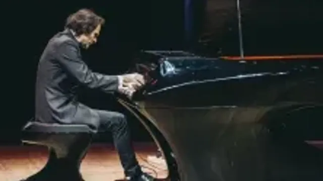 Bogányi Gergely szólóestje