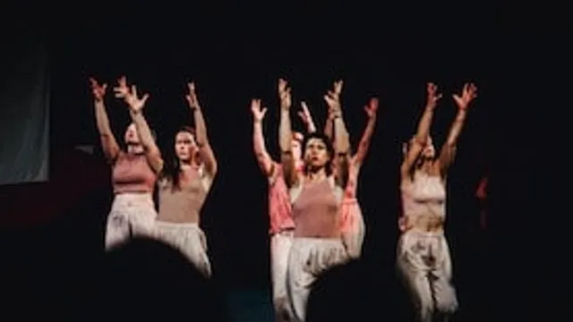 Rauslaufen. Bewegungstheater zu Menstruation.