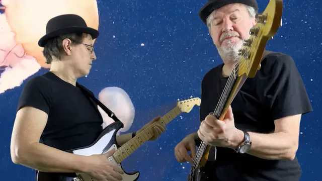 Elastic Bird, The Green Album Show