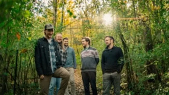 TOPHOUSE - Support: Raynes