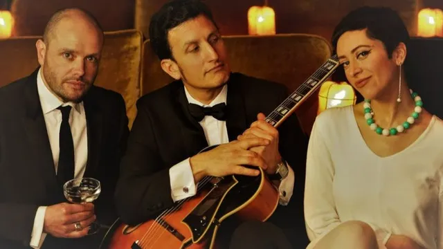 The Foxes Present - 'A Cool Yule!'