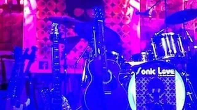 Sonic Love - "Die besten Songs der ikonischen 70er Jahre" | Teilbestuhlung