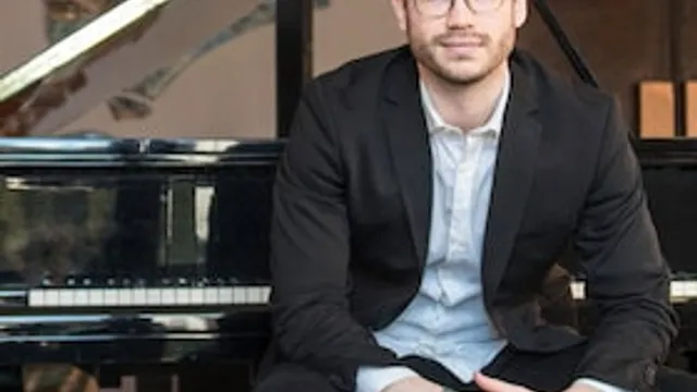 Rote Rosen - Erinnerungen an Gerd Natschinski - Lukas Natschinski singt und spielt Gerd Natschinski