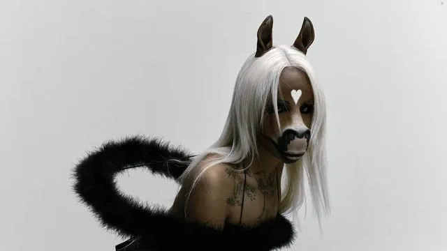 horsegiirL - NATURE IS HEALING TOUR