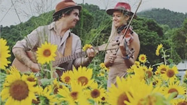 JC AND THE TREE - (AUS) - Folk-Rock, Roots (Sitzplatz-Konzert)