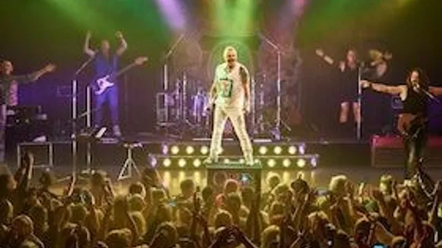 The Queen Kings - The Show Must Go On – 100% Live“