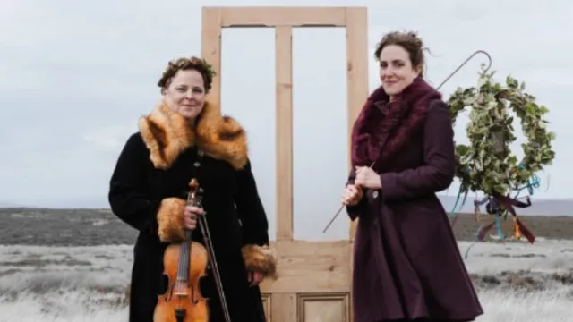 Bryony Griffith and Alice Jones - The Wesselbobs Tour