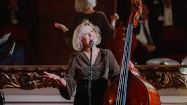 NICKI PARROTT AND HER SWINGFLUENCERS - SINGIN’ AND SWINGIN‘