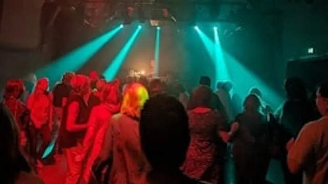 Schwanen Vor12Club - Early-Disco für (Care-)Arbeiter:innen, Familienmanager:innen und alle Tanzwütigen
