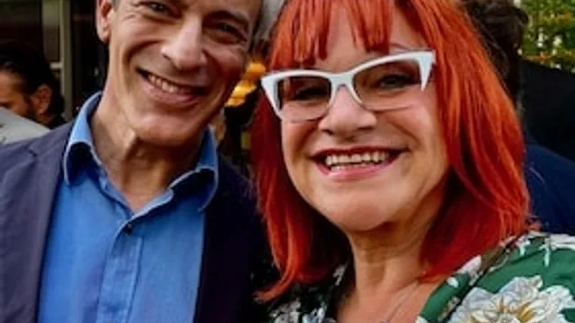 Liebe, Lust & Hexenschuss - Komödie, szenisch gelesen, mit dem Schauspieler Gedeon Burkhard und der Entertainerin Lou Hoffner.