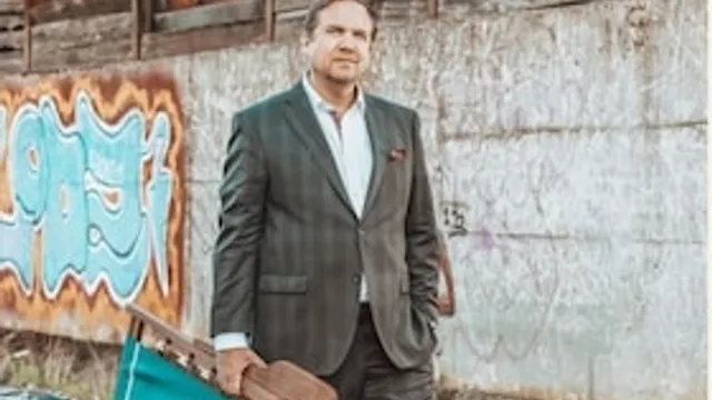 Matthias Brodowy - Klappstuhl