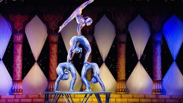 Cirque Dreams Holidaze