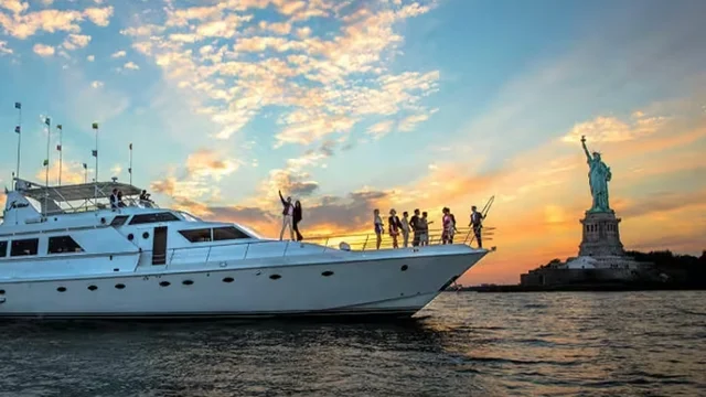Dembow vs Reggaeton Yacht Party